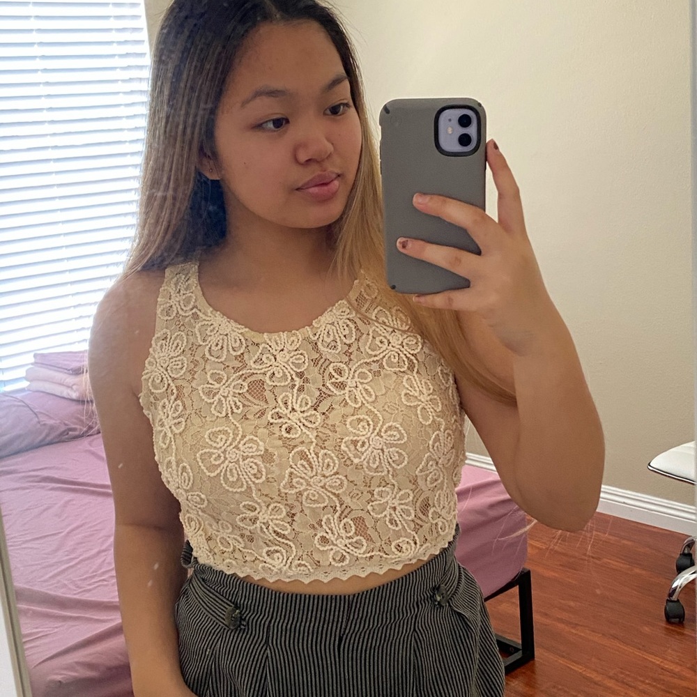 Lace detailed creme crop top